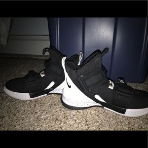 Lebron Soldier 13 Size 6.5 Men’s